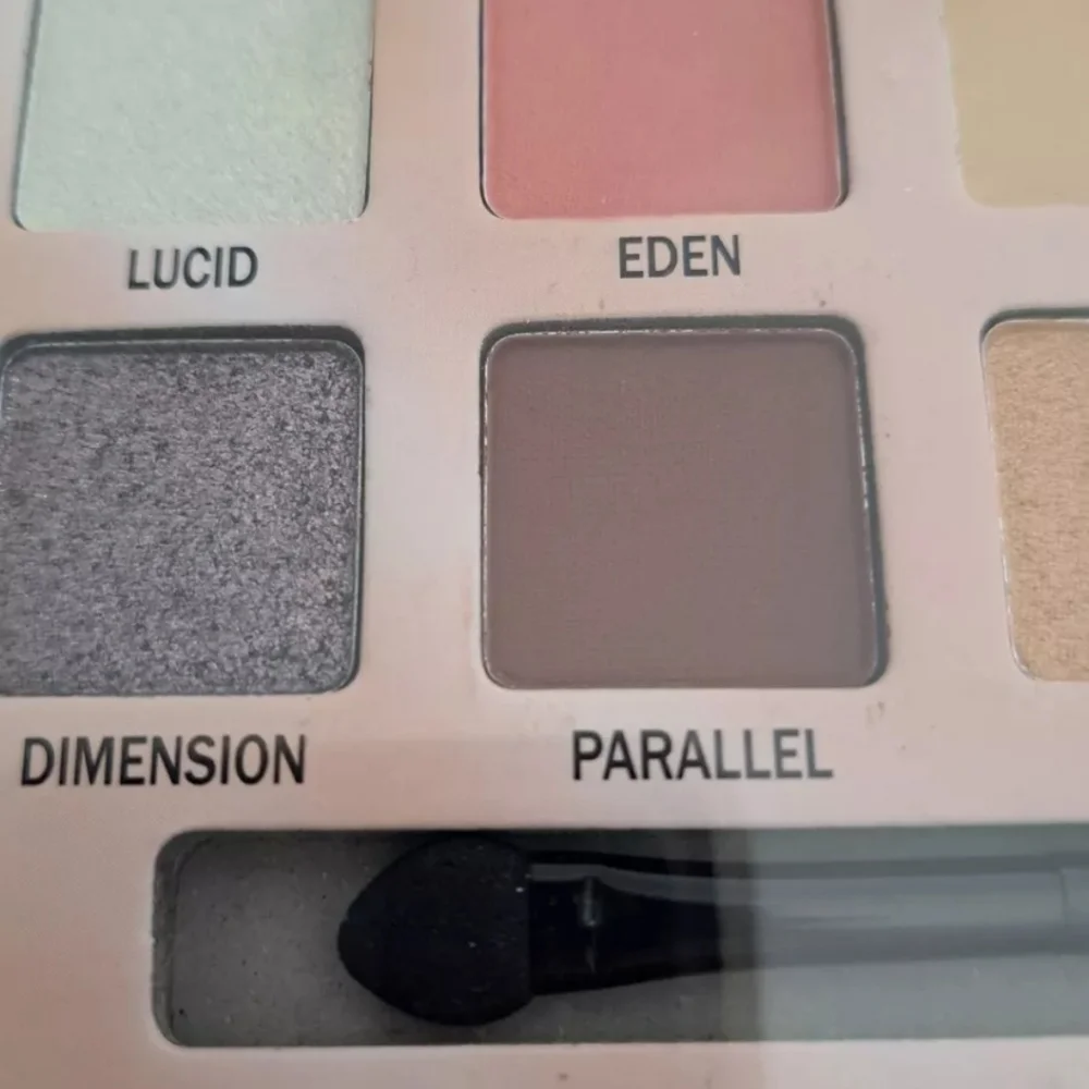 Monica Eyeshadow Palette 12 Shades Matte & Metallic Regular Size